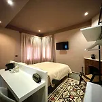 Rex Boutique * 티라나